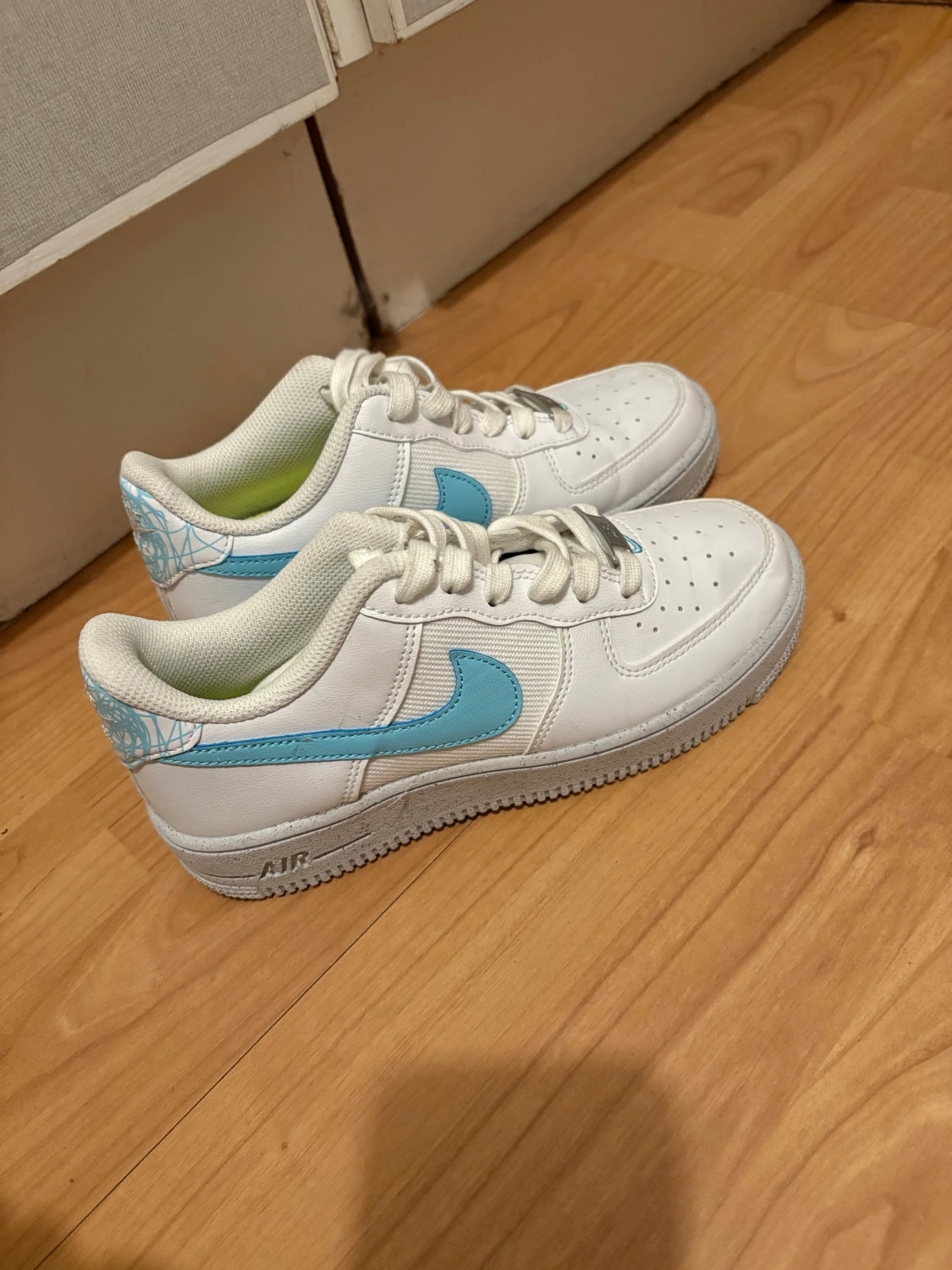 Nike Air Force 1 vit/blå sneakers