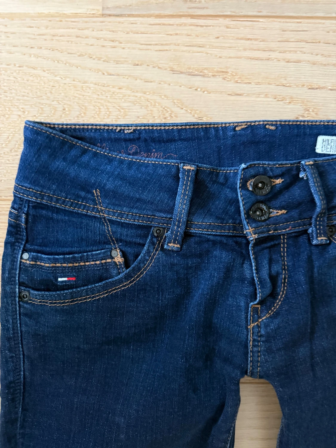 Tommy Hilfiger mörkblå bootcut jeans