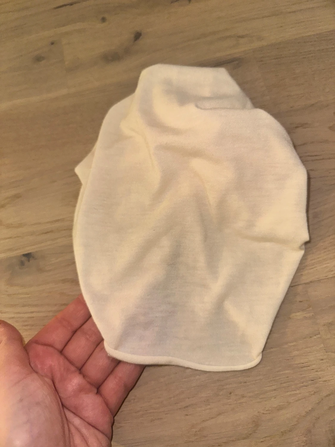 Beige turban med volangdetalj Beige mössa - 1