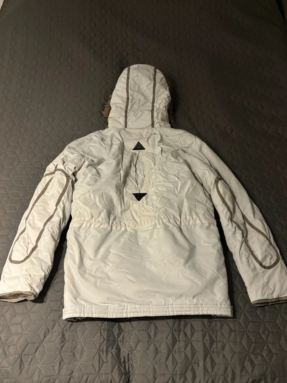 Vit dunjacka med päls från First Slope - 1