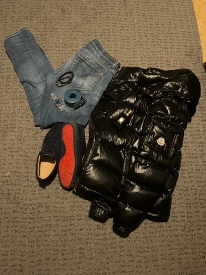 Mörkblåa mocka christan loubitin skor - Säljer de här mörkblåa mocka loubsen, alldeles grymma nästan oanvända. Mycket bra skick!