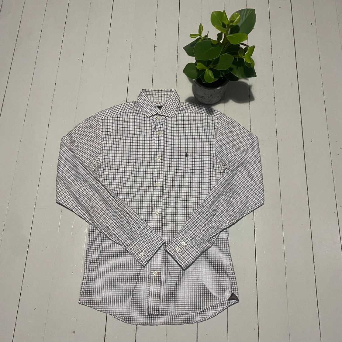 Rutig vit Morris skjorta med broderi