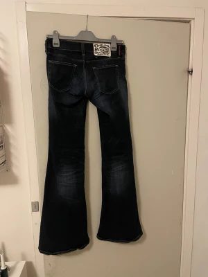 Cheap monday jeans - Snygga cheap monday jeans från weekday💓I storlek 28/32 men passar mig som brukar ha S i byxor