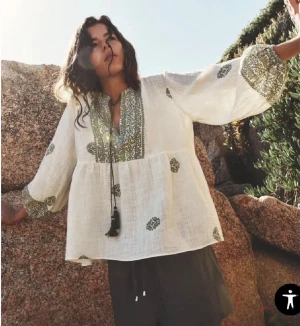 Blus får Zara - Super fin blus som passar till allt väder, använd ett fåtal gånger och säljs på grund utav detta 💗🌸