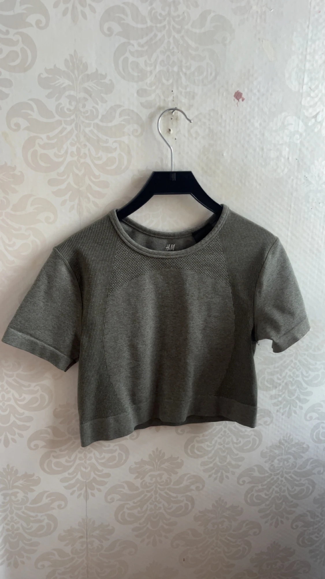 Grå croppad topp från H&M