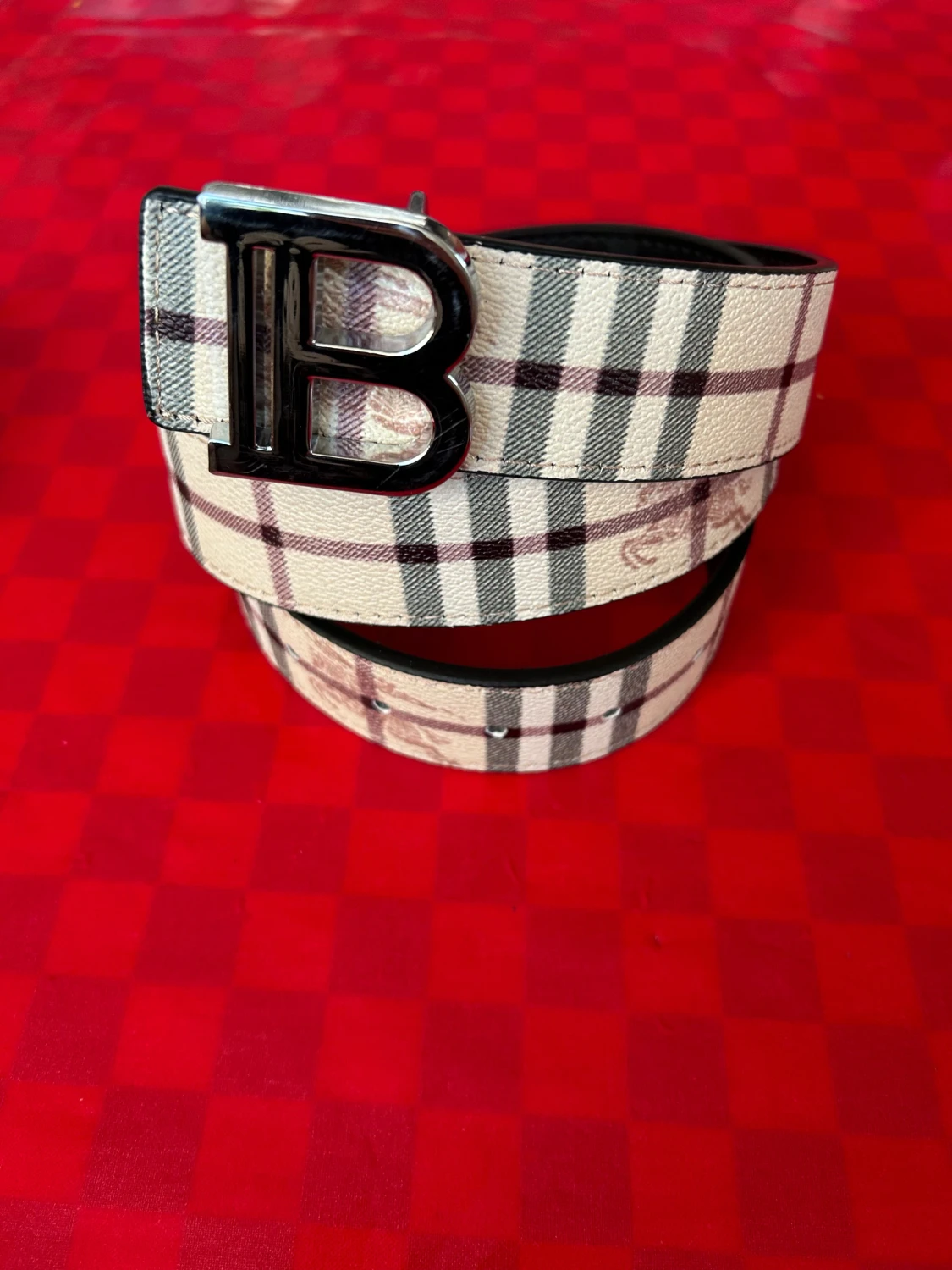 Rutig Burberry-inspirerad bälte med B-spänne