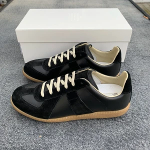 Maison margiela gats svart - Ett par superfeta gats i storlek 45, box och dustbags fås med, skickar samma dag!