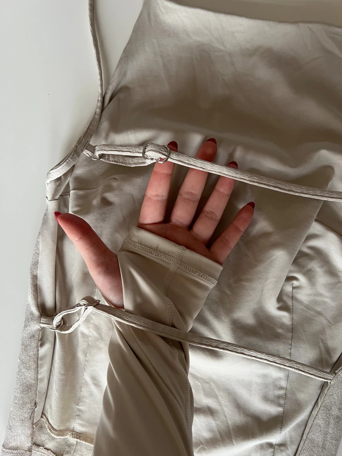 Beige linnetopp med snörning - 2