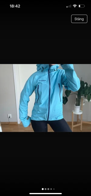 Ljusblå skidjacka Norrøna - Söker denna fina skidjacka! Hör gärna av dig om du säljer