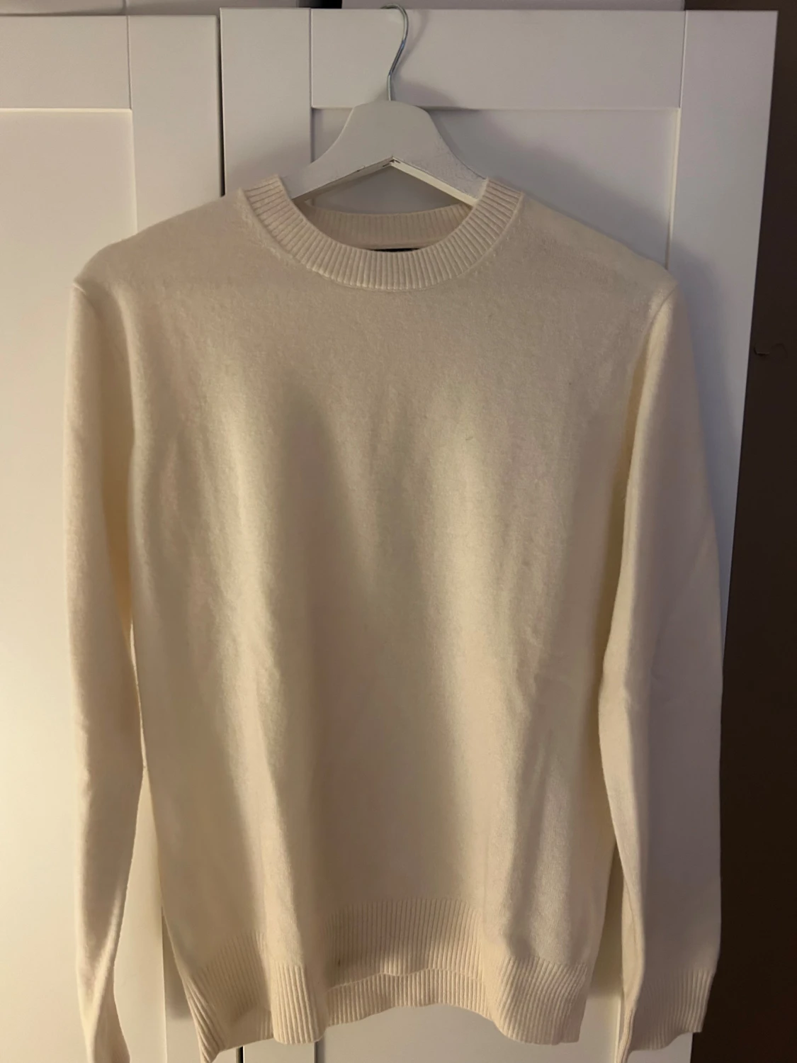 Vit stickad tröja från Massimo dutti