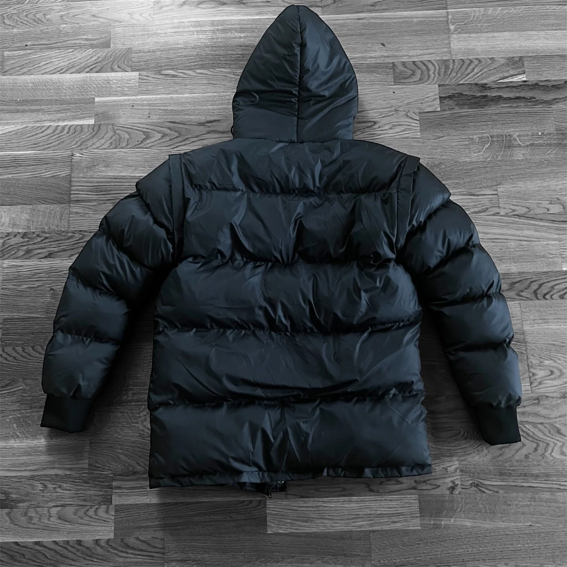 Svart pufferjacka med huva - 3