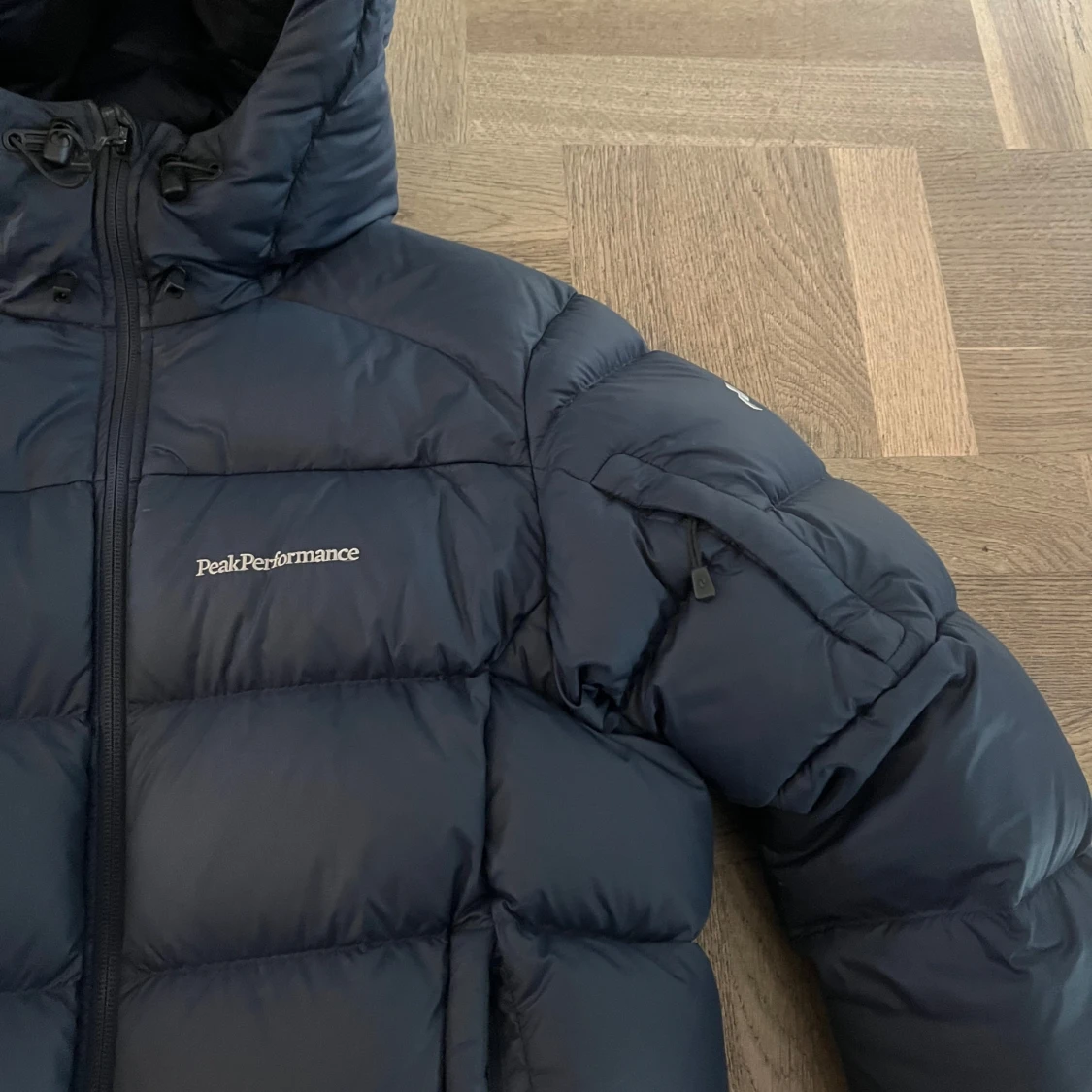 Mörkblå Peak Performance vinterjacka - 1