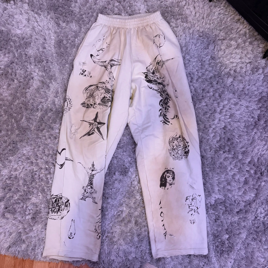 Balenciaga vita cream/beige baggy sweatpants med print