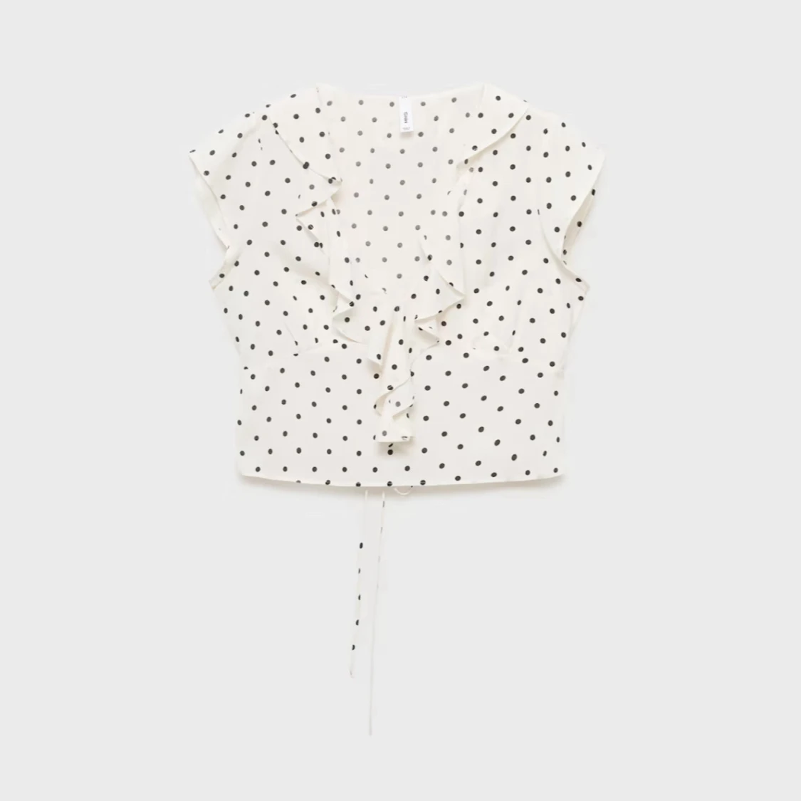 Vit prickig blus med volang från Mango  - 3