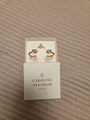 Caroline Svedbom - Helt ny oanvänd armband+ring