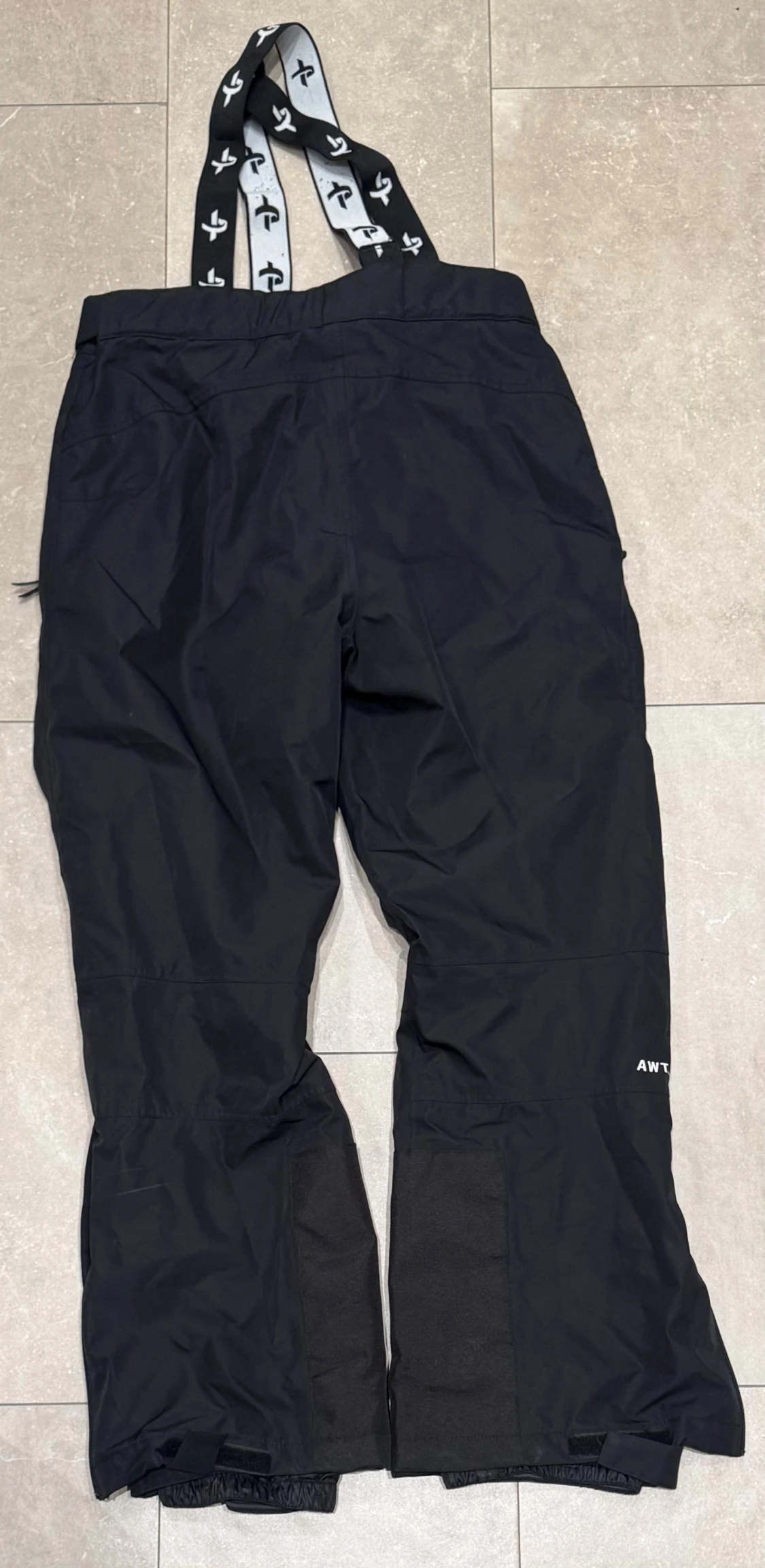 Svarta täckbyxor med hängslen - 1