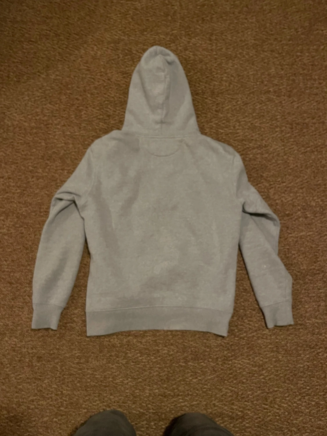 Grå hoodie med broderi från GANT - 1