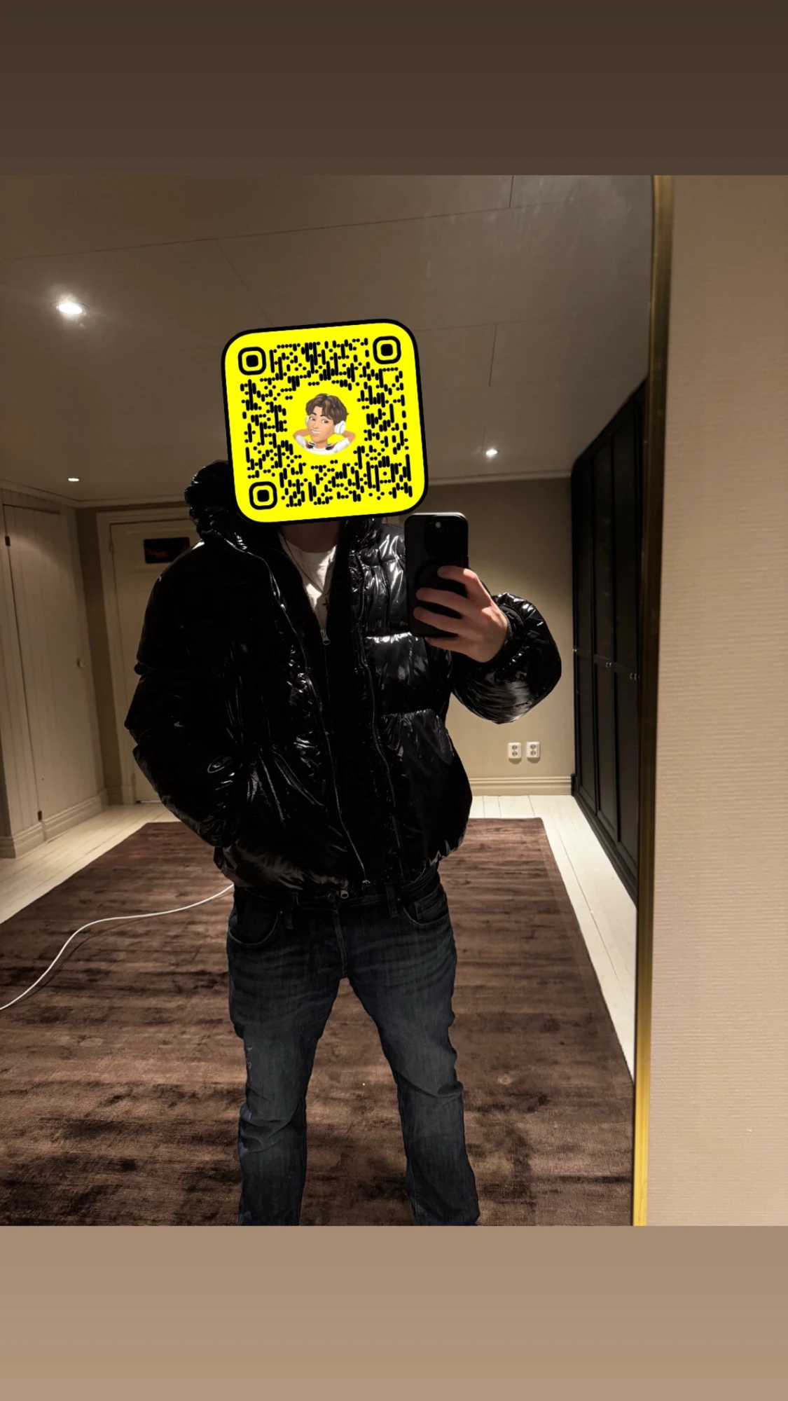 Svart glansig pufferjacka från Bershka