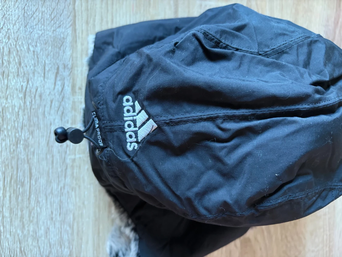 Svart pälsfodrad vinterhatt Adidas