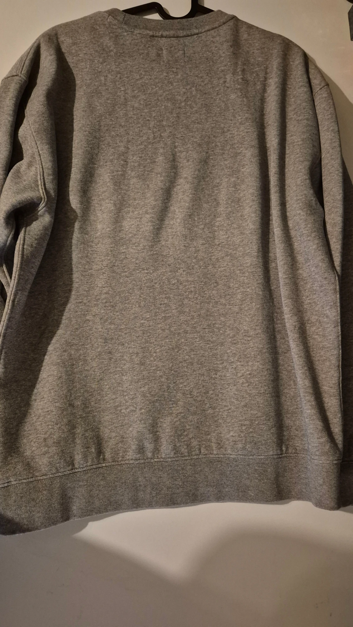 Grå sweatshirt från Levi's med logga - 1