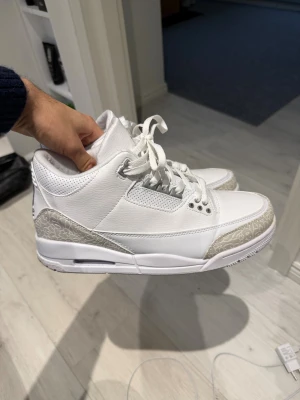 Jordan 3 pure money white - Size 45. Used once or twice