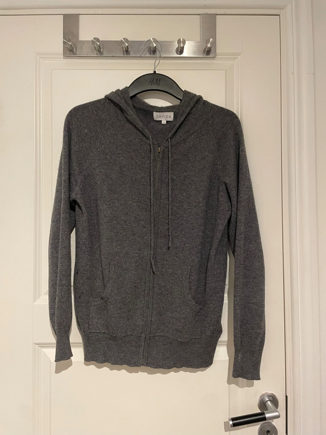 Mörkgrå hoodie i kashmir från Davida