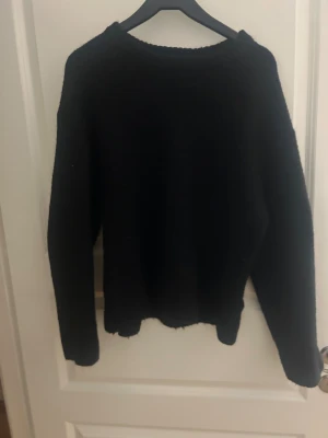 stickad tröja - svart stickad tröja från gina i strl s☺️