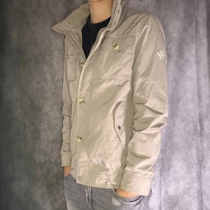 J.lindberg fieldjacket  - Mycket fint skick | Size M  | fraktar spårbart inom 24 timmar |  för att köpa klicka ” köp nu” | vid frågor skriv ett meddelande |