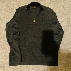 Mörkgrå merinoullströja från Morris - Bra skicka 