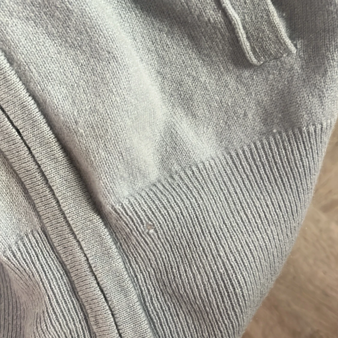 Ljusblå hoodie i kashmir från Soft Goat - 3