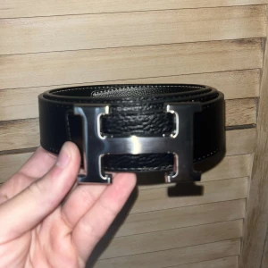 svart h spänne bälte - 110cm, 5 hål, oanvänt, svart, silver