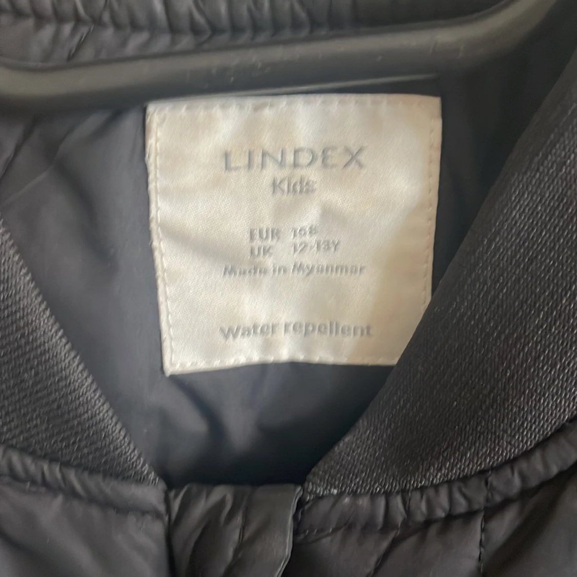 Svart quiltad bomberjacka från Lindex - 2