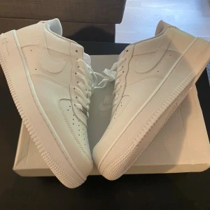 AirForce 1 - Helt nya, oanvända priset kan diskuteras vid snabbaffär 