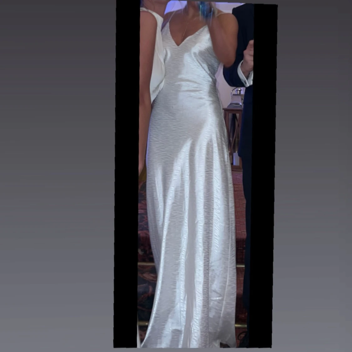 Vit långklänning med v-ringning
