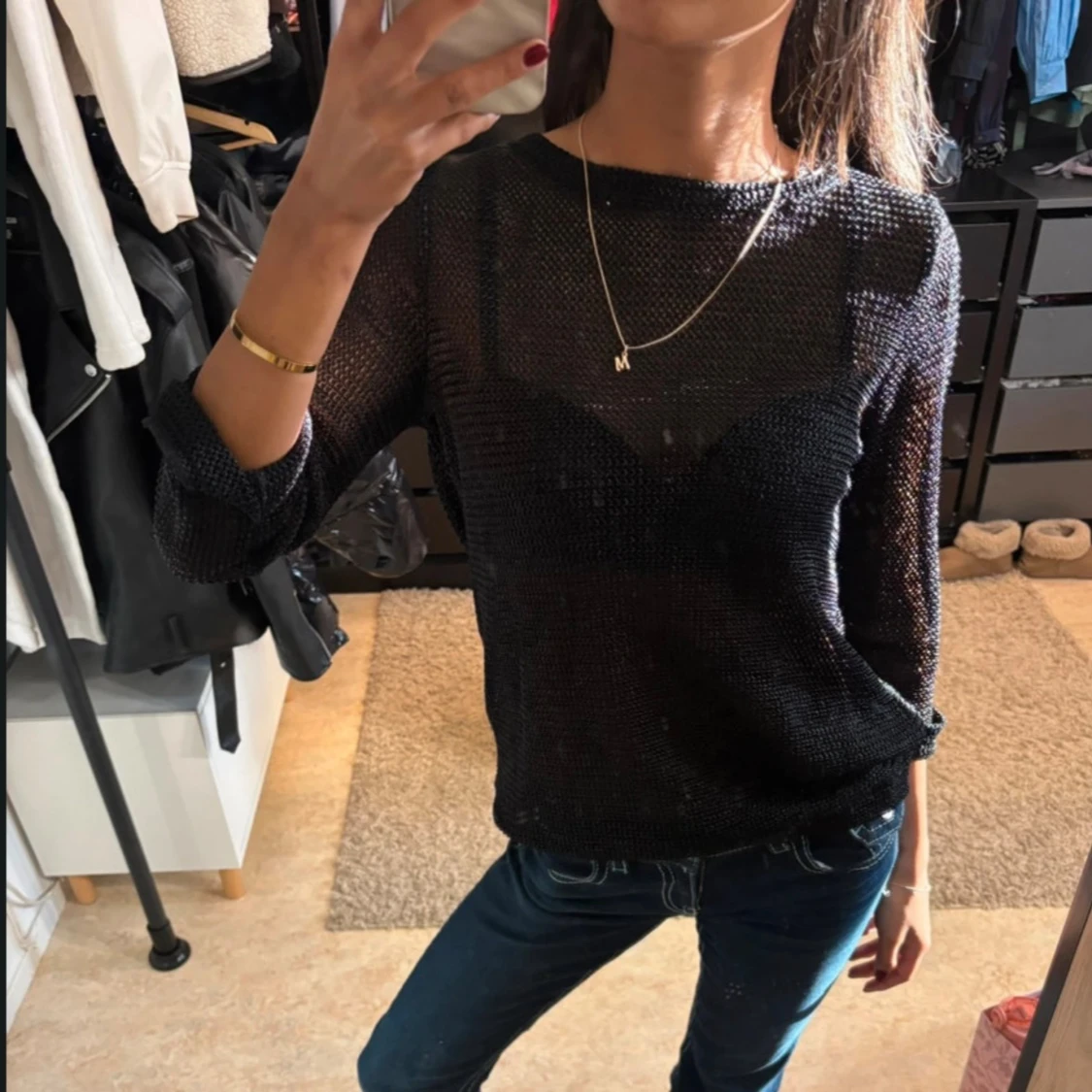 Svart stickad top med öppen rygg - 1