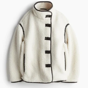 Teddyjacka H&M - Jättefin slutsåld Teddyjacka från h&m! Använd fåtal gånger🩷