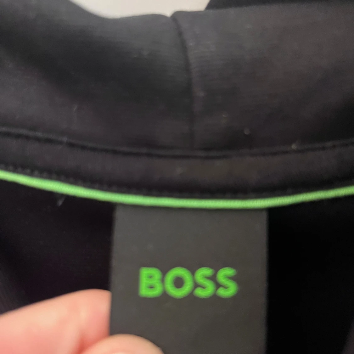 Svart hoodie från BOSS med logga - 2