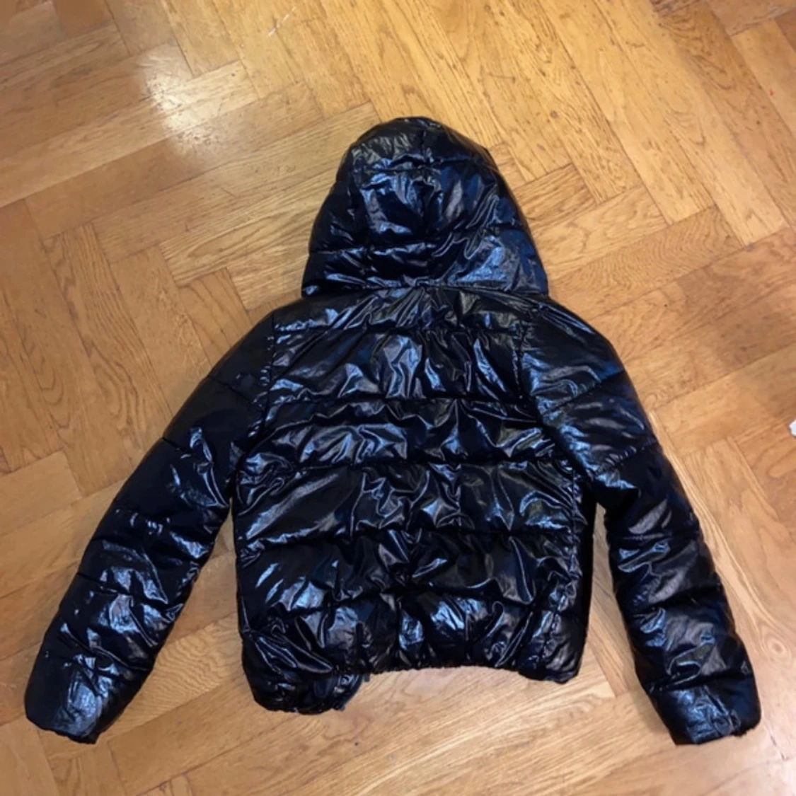 Svart glansig pufferjacka Fishbone XS - 2