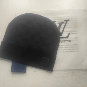 Mössa  - Sprillans nya no size påse medföljer dm vid intresse 