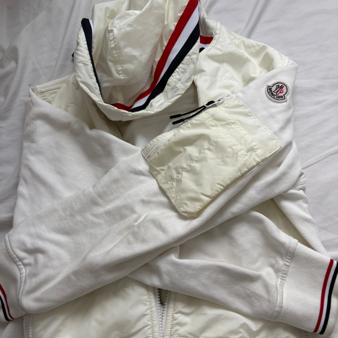 Vit Moncler pufferjacka med huva - 4