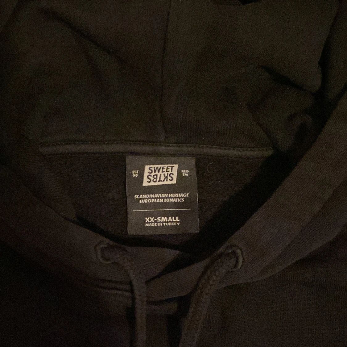 Svart hoodie Sweet Skateboards  - 1