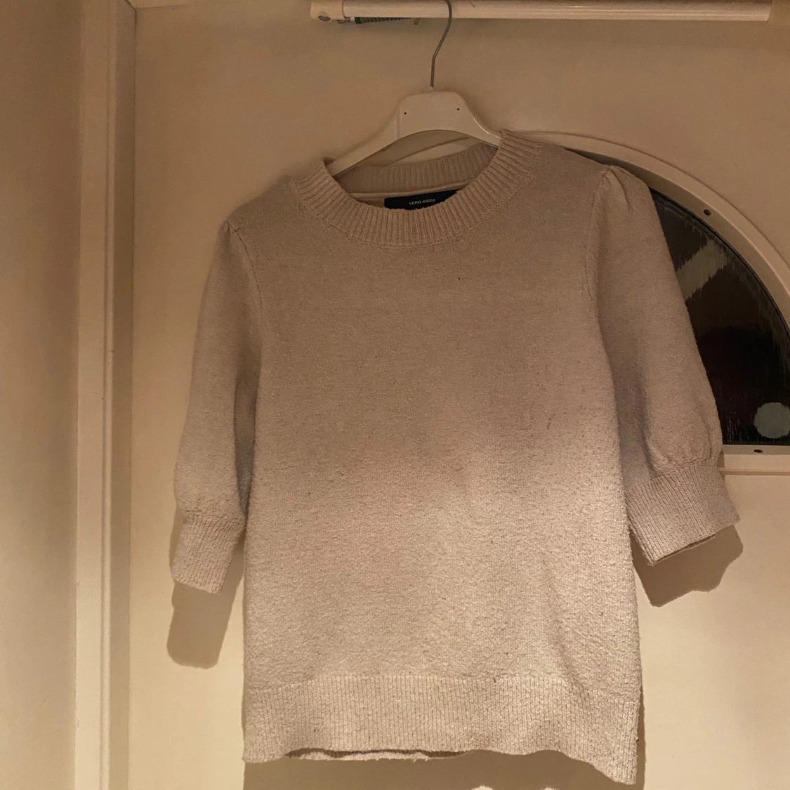 Beige stickad tröja från Vero Moda