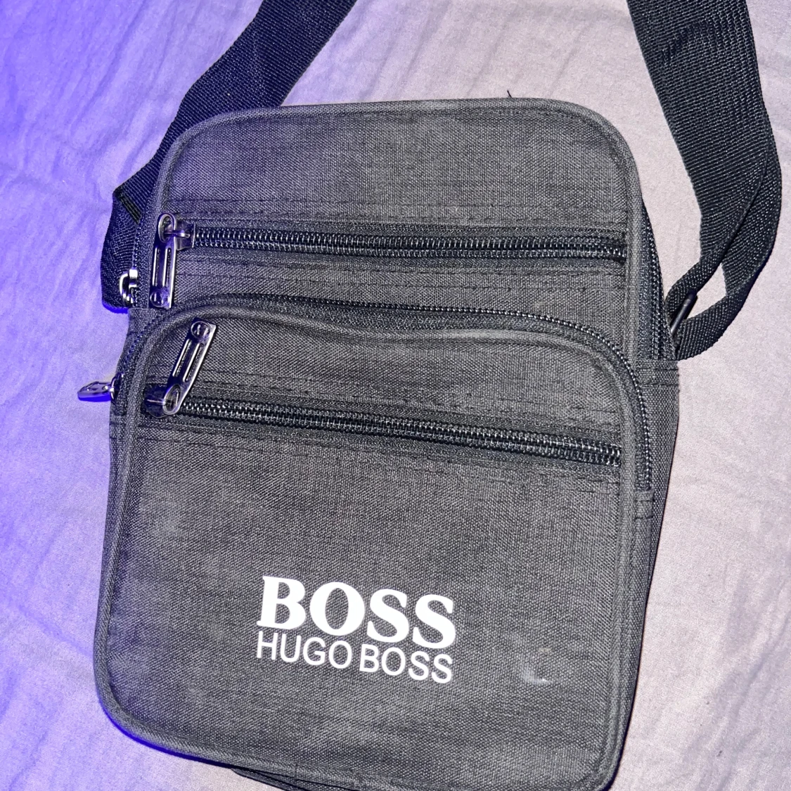 Hugo Boss väska - 1