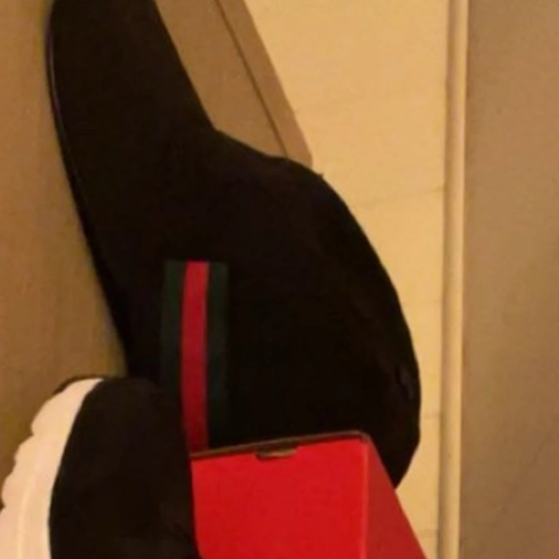 Gucci keps med GG-mönster och röd/grön rand - 1