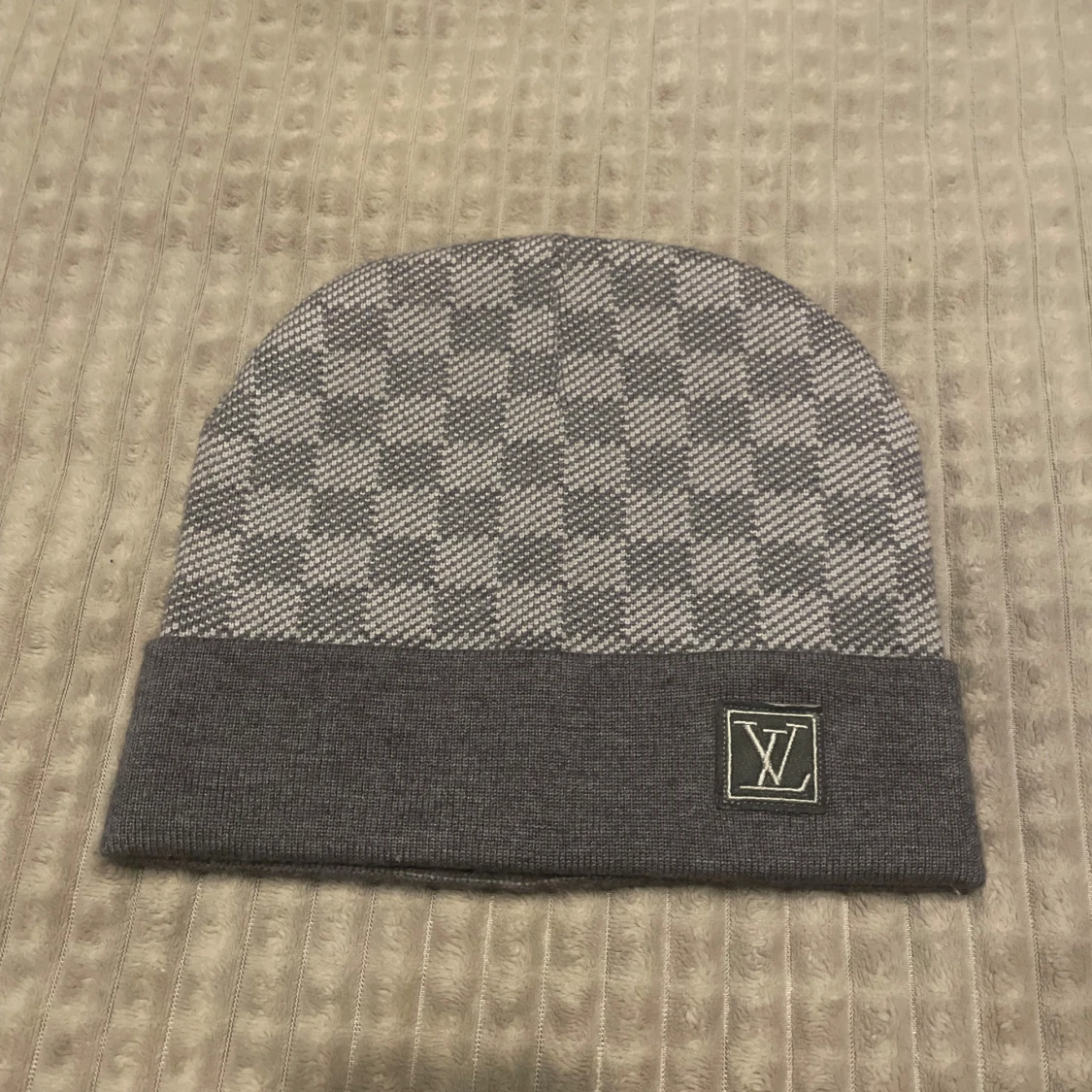 Grå rutig mössa från Louis Vuitton
