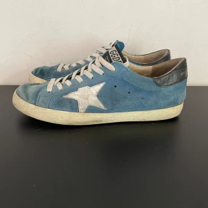 Golden goose skor - Golden goose | storlek 43 | blå | bra skick | endast skorna följer med | Fråga vid funderingar |