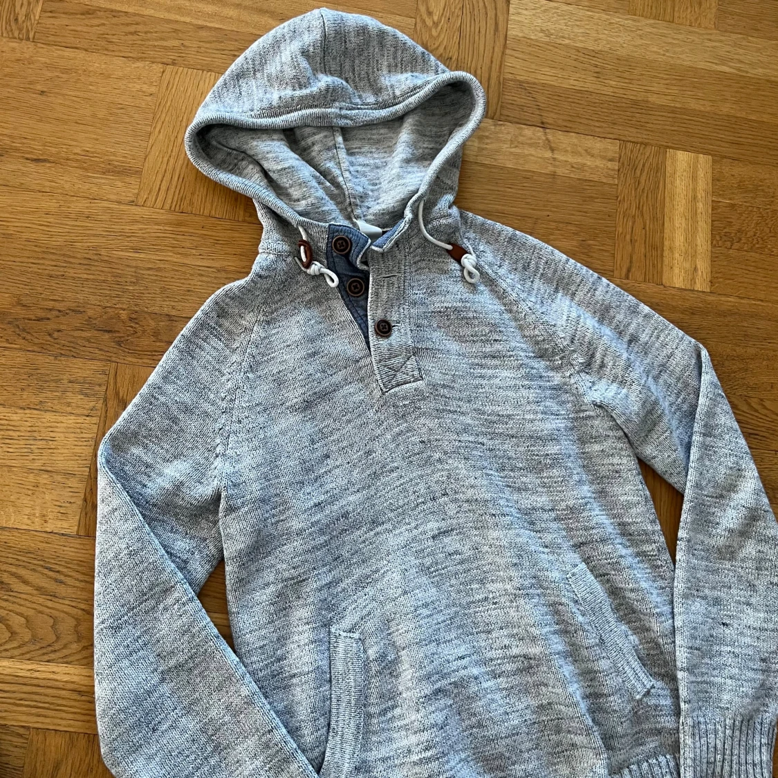 Hoodie med knappar - 1