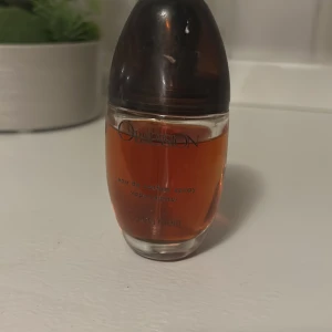 Obsession Eau de Parfum Spray - Klassisk Calvin Klein Obsession eau de parfum spray. En ikonisk doft i smidig flaska, perfekt för dig som vill sticka ut.🩷🩷