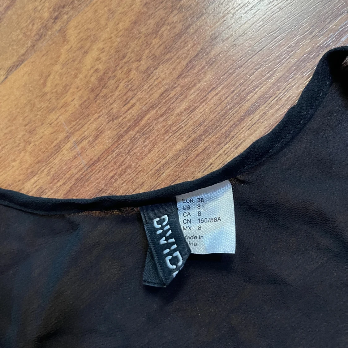 Svart linnetopp med mönster från Divided - 3