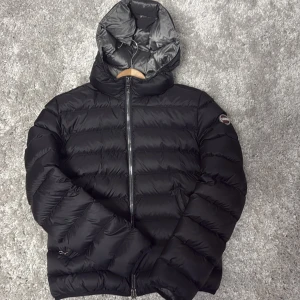 Colmar jacka - En skit snygg Colmar jacka för tjej typ helt ny size 44 priser kan diskuteras 